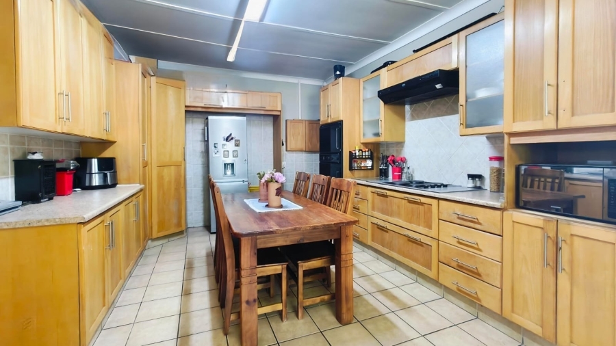 4 Bedroom Property for Sale in Miederpark North West